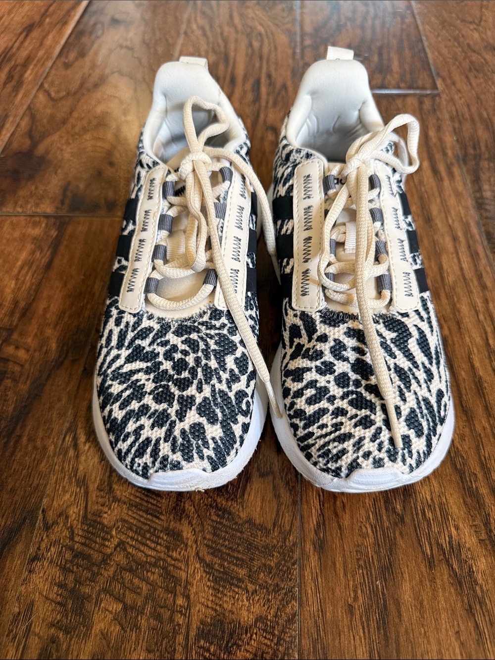 Girls Leopard Print Adidas TR21 racer running shoes, size 3 - Picture 3 of 9